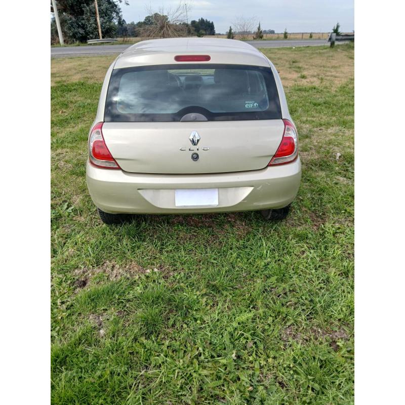 Renault Clio cinco puertas , unica mano 1.2 2015 - 6