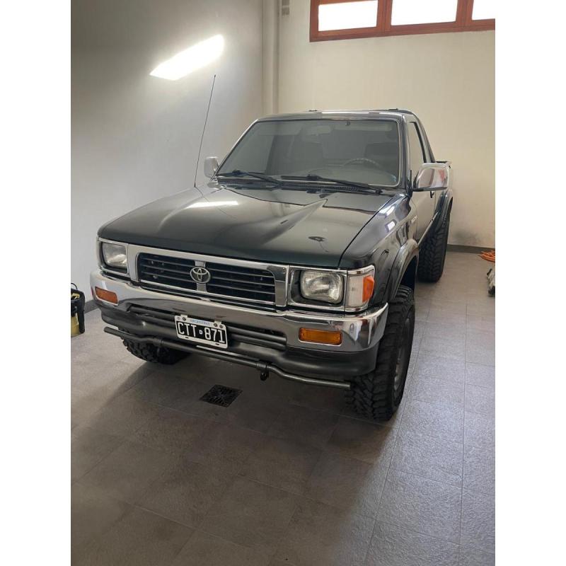 Toyota hilux cabina simple 4x4 titular impecable