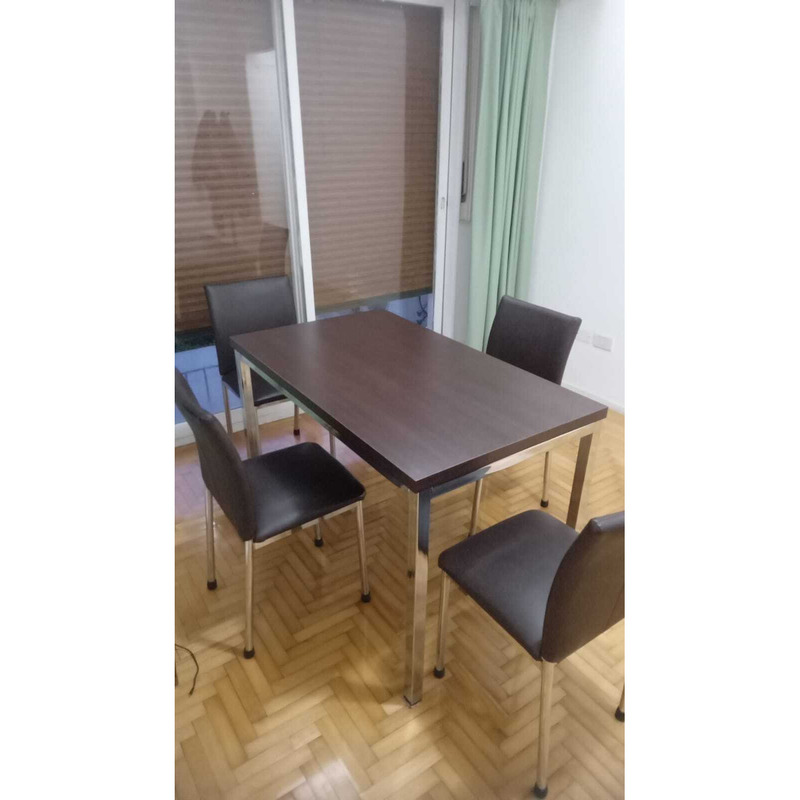 Juego de mesa y 4 sillas. Impecable. Mar del Plata.