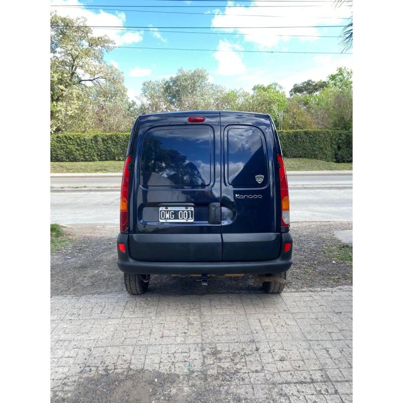 Kangoo modelo 2015 nafta GNC con 150000 - 4/9