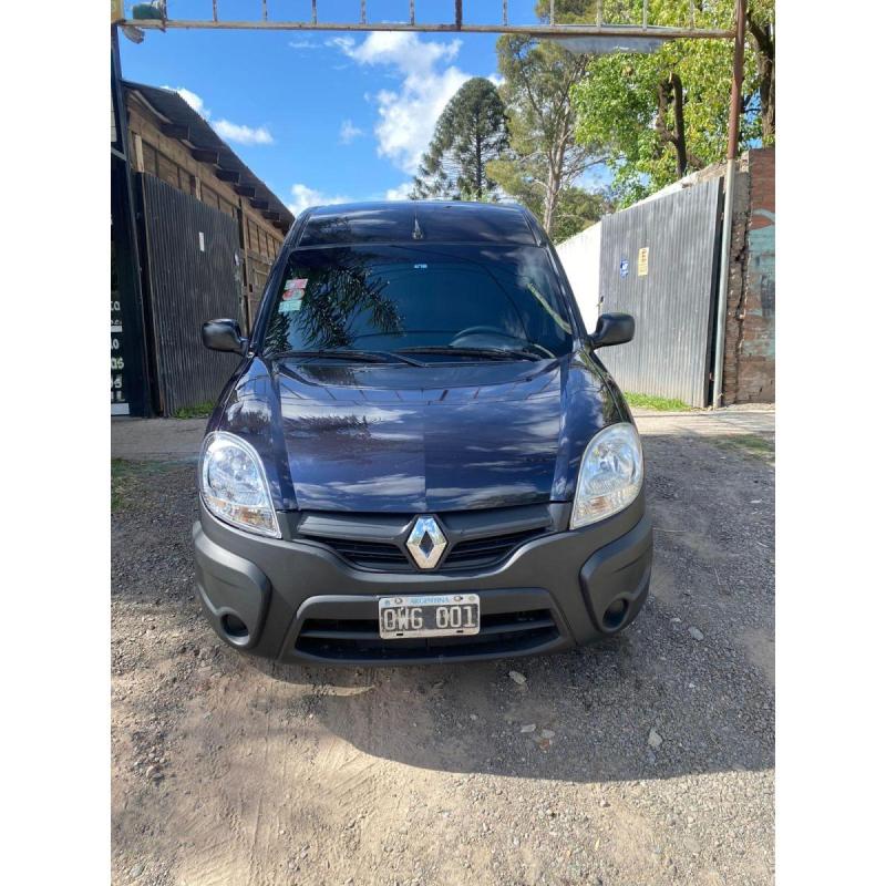 Kangoo modelo 2015 nafta GNC con 150000 - 5