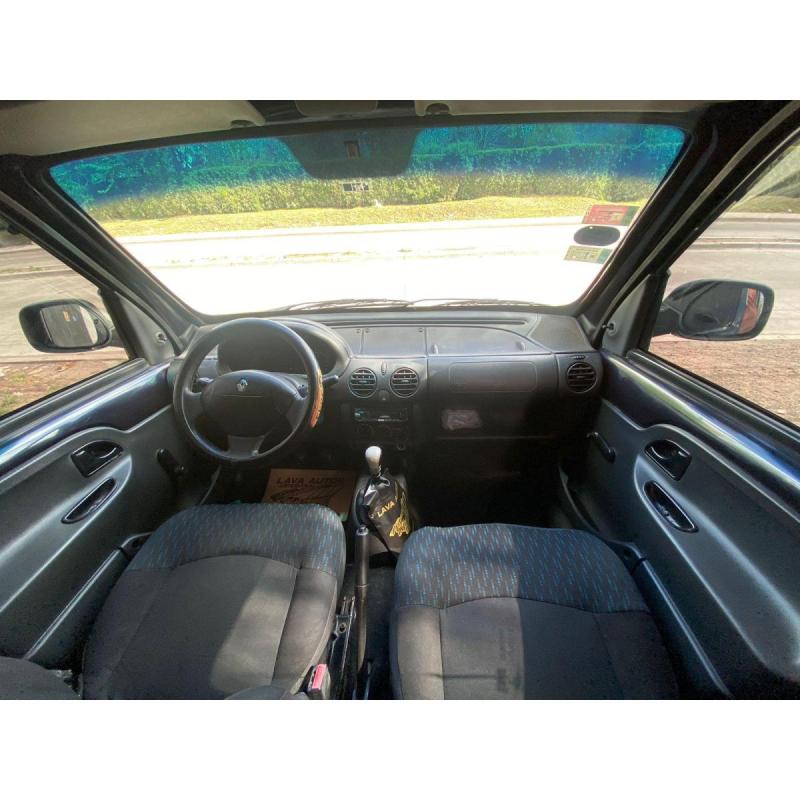 Kangoo modelo 2015 nafta GNC con 150000 - 7/9