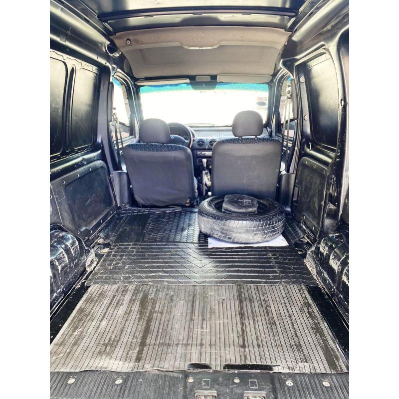 Kangoo modelo 2015 nafta GNC con 150000 - 8/9