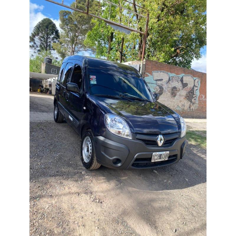 Kangoo modelo 2015 nafta GNC con 150000 - 9