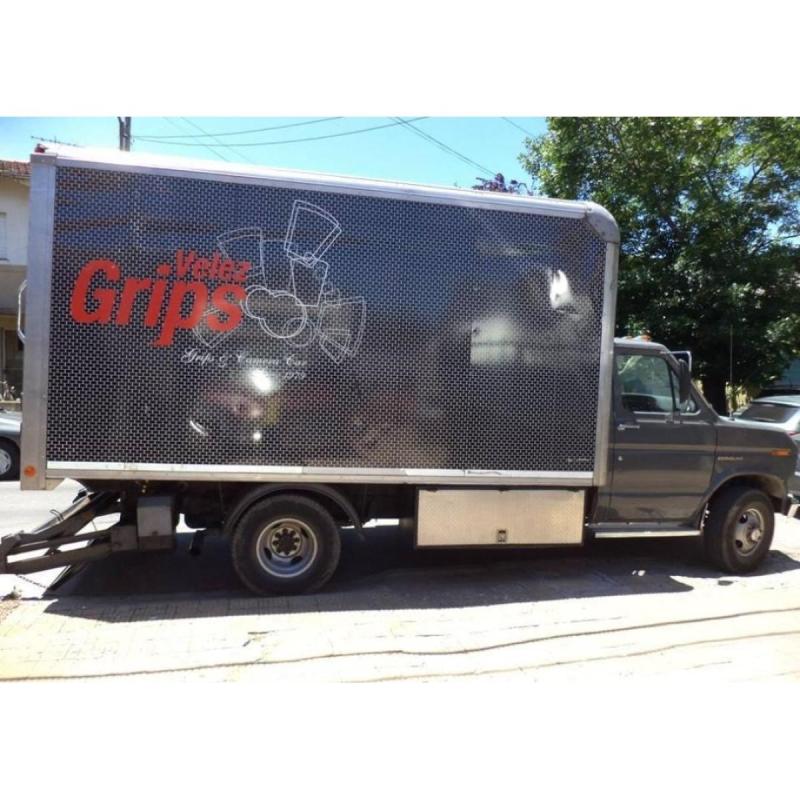 Camión Ford Econoline Americano