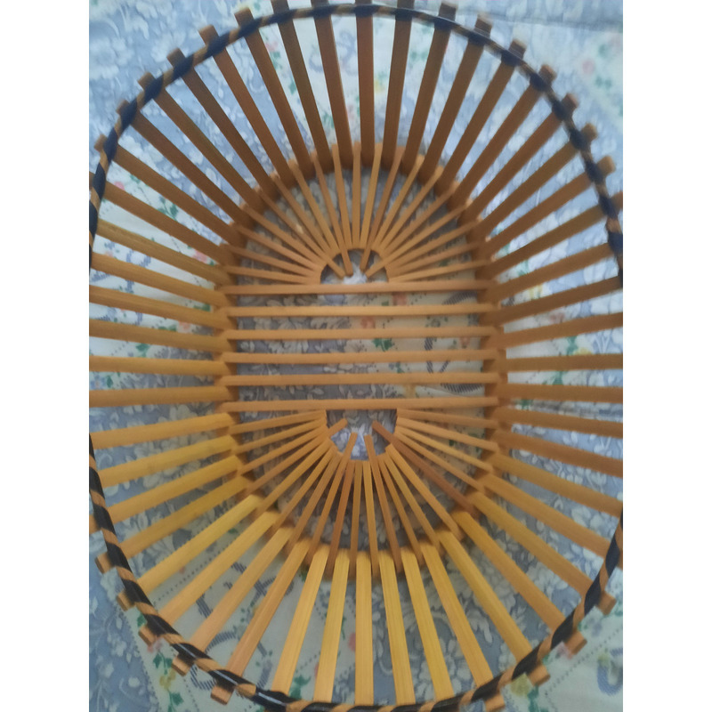 Paneras de mimbre y madera nuevas sin uso