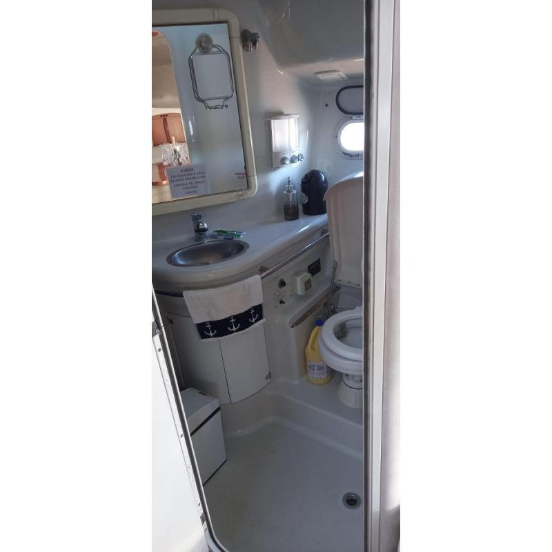 Chris-Craft 38 Continental · 38 ft (11,6 m) · 2 × Cummins 300 HP · Kohler 8 kVA inverter