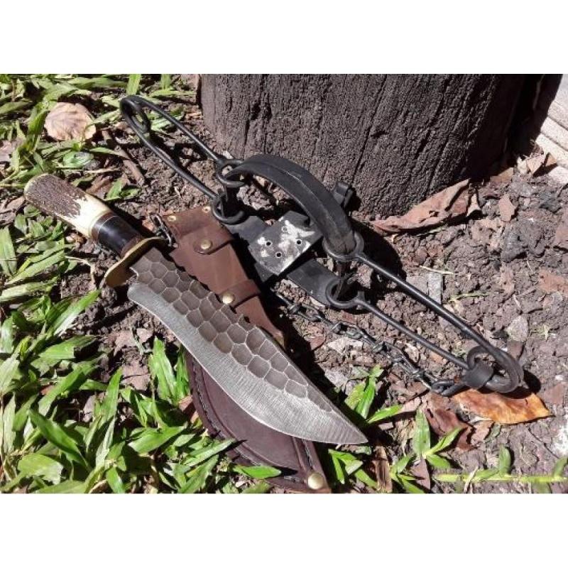 Combo cuchillo Cazador Primitivo y trampera.