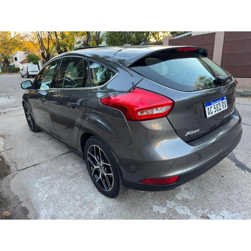 Vendo ford focus titanium at 2018