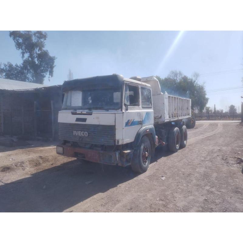Iveco 6x4 volcadora mendoza aÑo 94  anda lindo te 3541221411