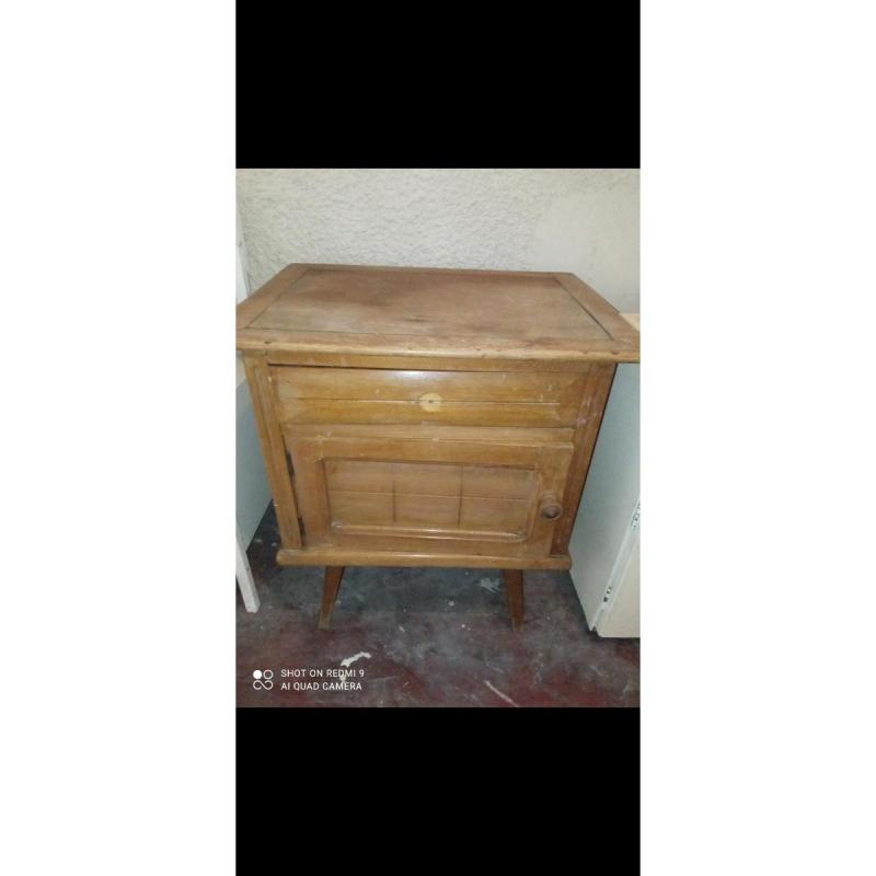 Mesita de Luz Estilo Vintage