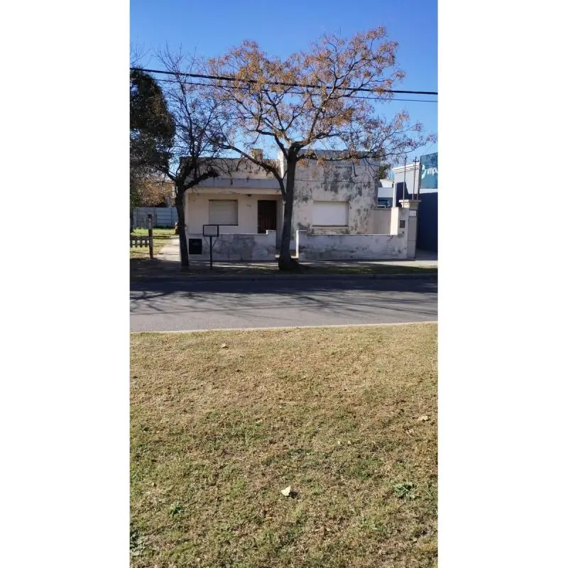 Casa en venta sobre Av. San Martín – Ideal para vivir, invertir o construir