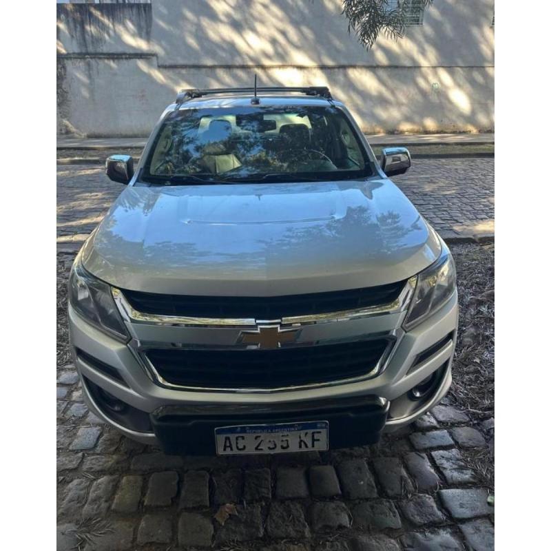 Camioneta S10 High Country en buen estado