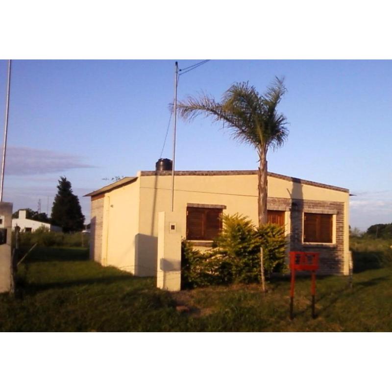 Vendo casa 2 dormitorios en Romang, zona turistica del norte de Santa Fe