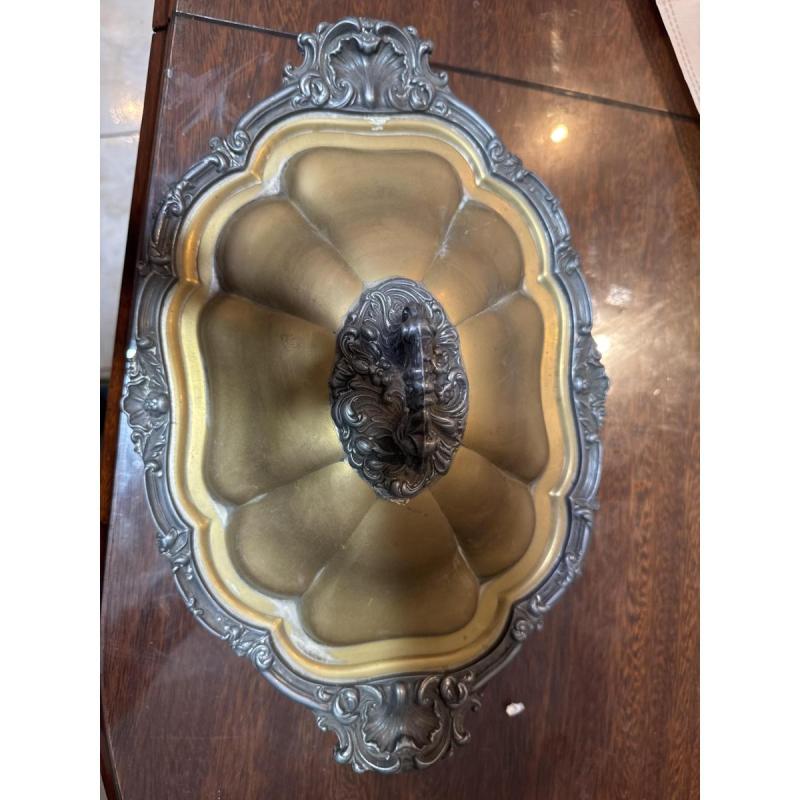 Fuente de servicio de metal vintage