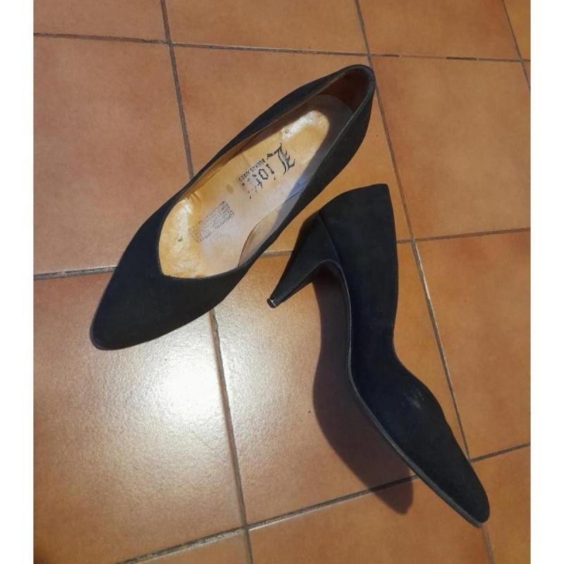 Zapatos taco stilletos gamuza negra Liotti, número 38