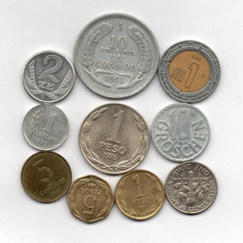 Lote 10 monedas mundiales y argentinas liquido ( l 12 )