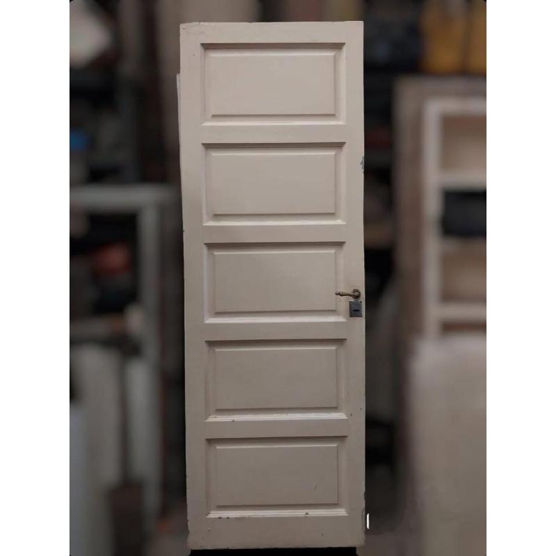 Puerta antigua,ciega ,maciza de cedro.