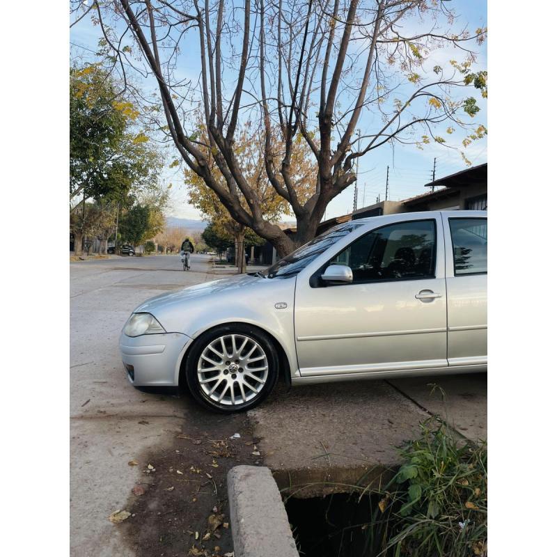 Volkswagen bora 1.8 t 2010 - 2