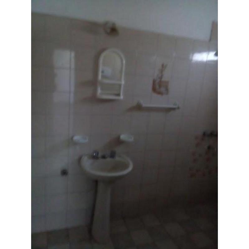 Alquilo casa 3 Dor 2 Baños,livin, c/c, garaje, patio, terraza, B° Alberdi- Cba. - 6