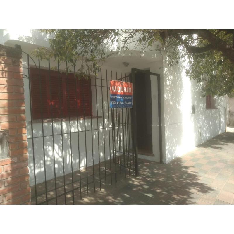 Vendo casa V. Adela amplia casa de 2 dormitorios, sobre calle Av. Mira 2145
