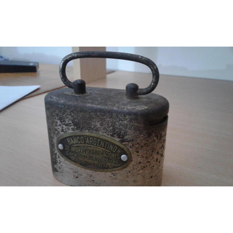 Antigua alcancía Banco Argentino de ahorro y edificaciones