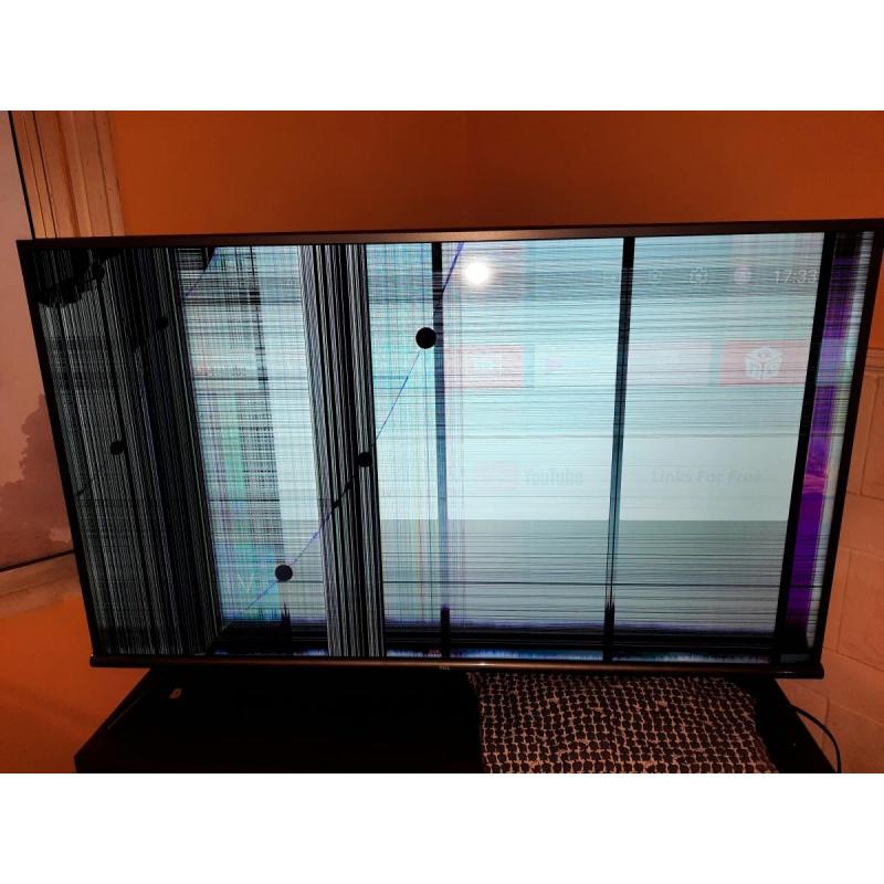 Smart tv 50 pulgadas android L50P8M funcionando pantalla rota