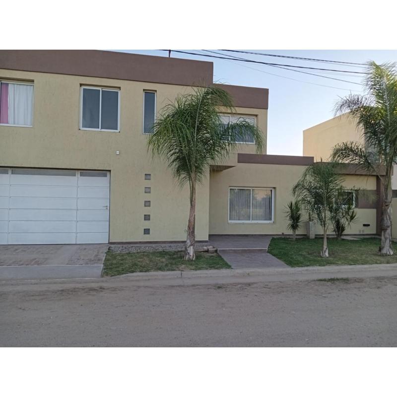 Dueño vende excelente propiedad 275m2 cubiertos