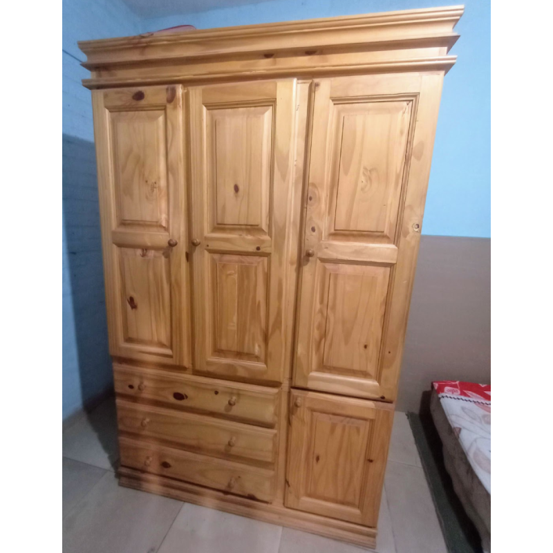 Vendo Placard 3 puertas de Pino Nuevo!