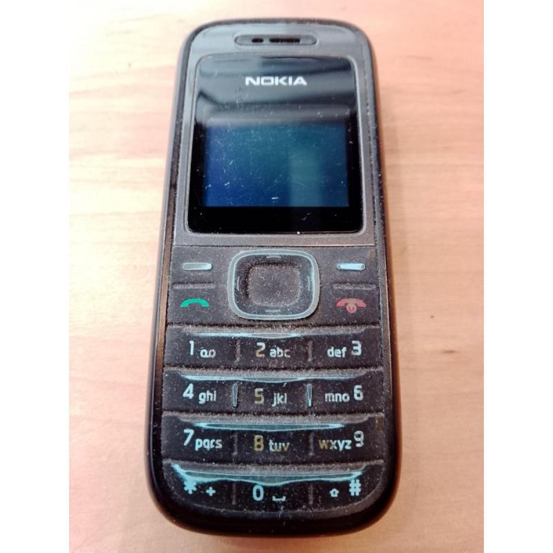 Nokia 1208 Le falta la bateria
