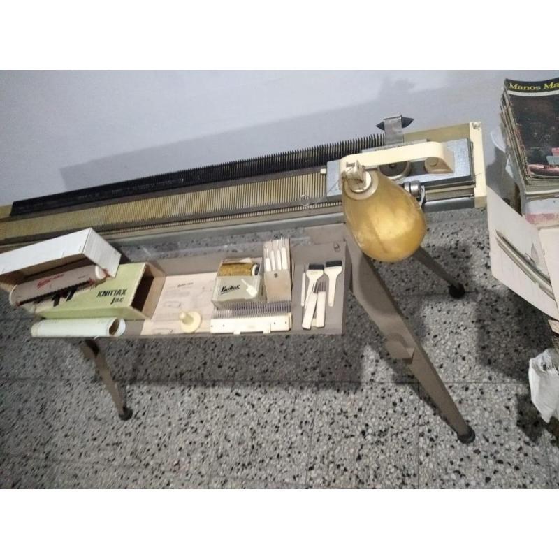 Maquina Tejer Knittax S9 + Varios accesorios originales + Regalos