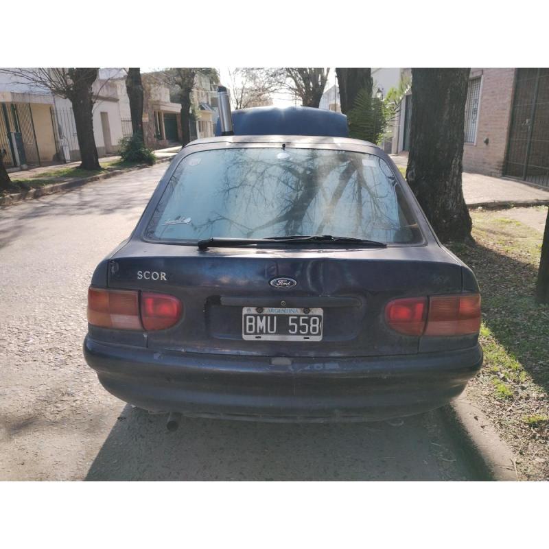 Vendo Escort 97 gnc y nafta funcionando ok