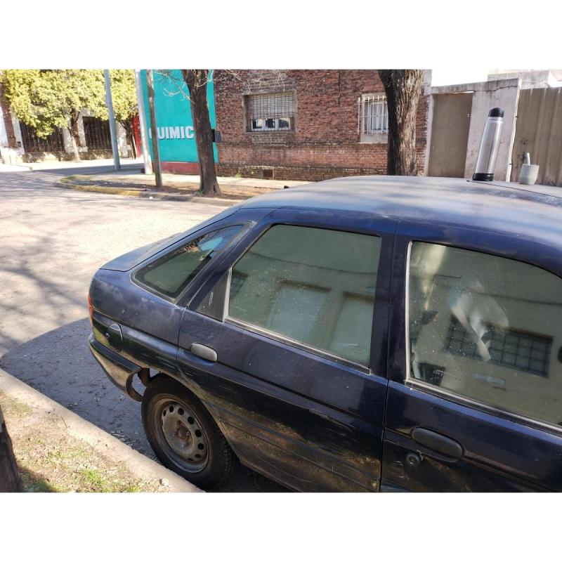 Vendo Escort 97 gnc y nafta funcionando ok - 2