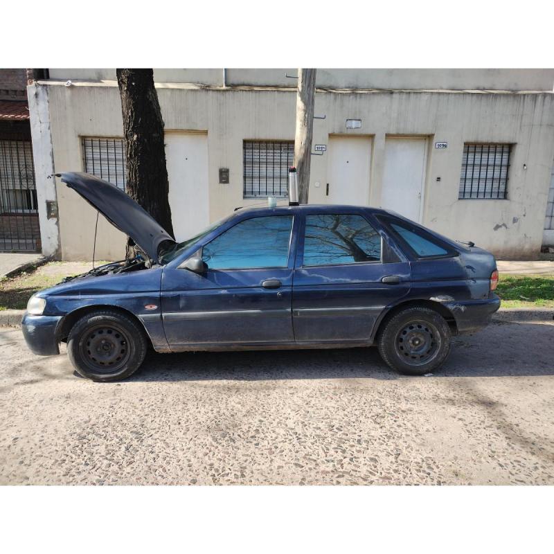 Vendo Escort 97 gnc y nafta funcionando ok - 7