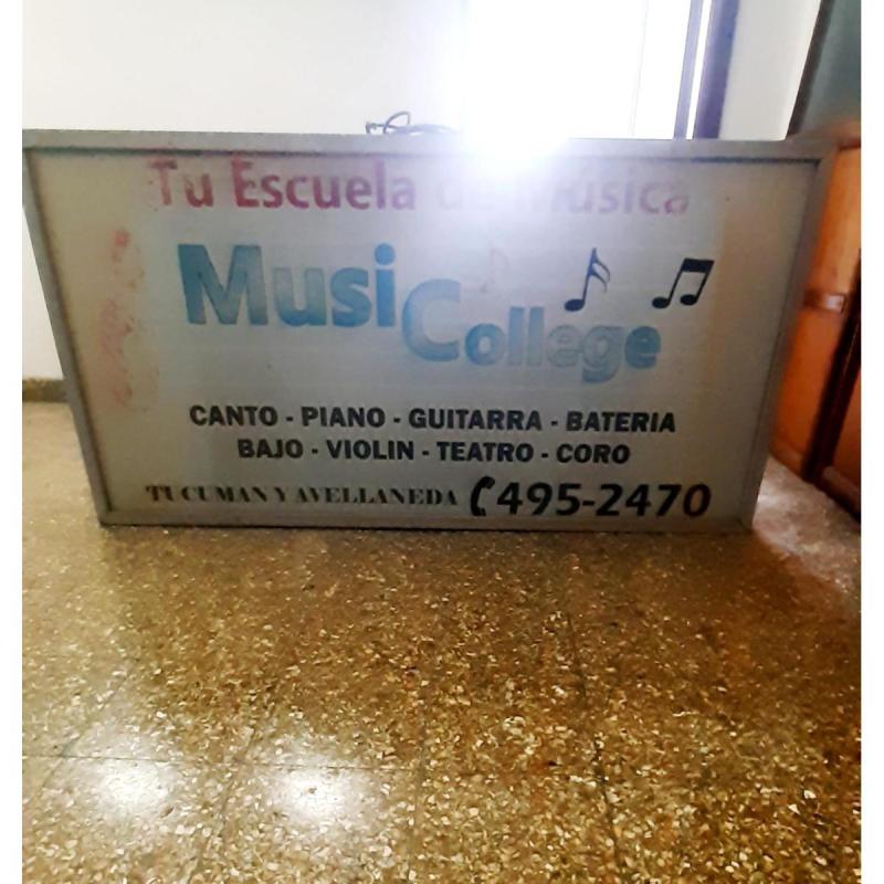 Vendo cartel luminoso para colgar o con patas de acero