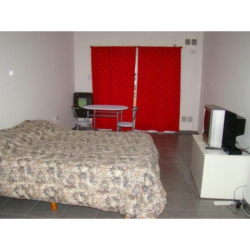 Alquilo departamento amoblado monoambiente