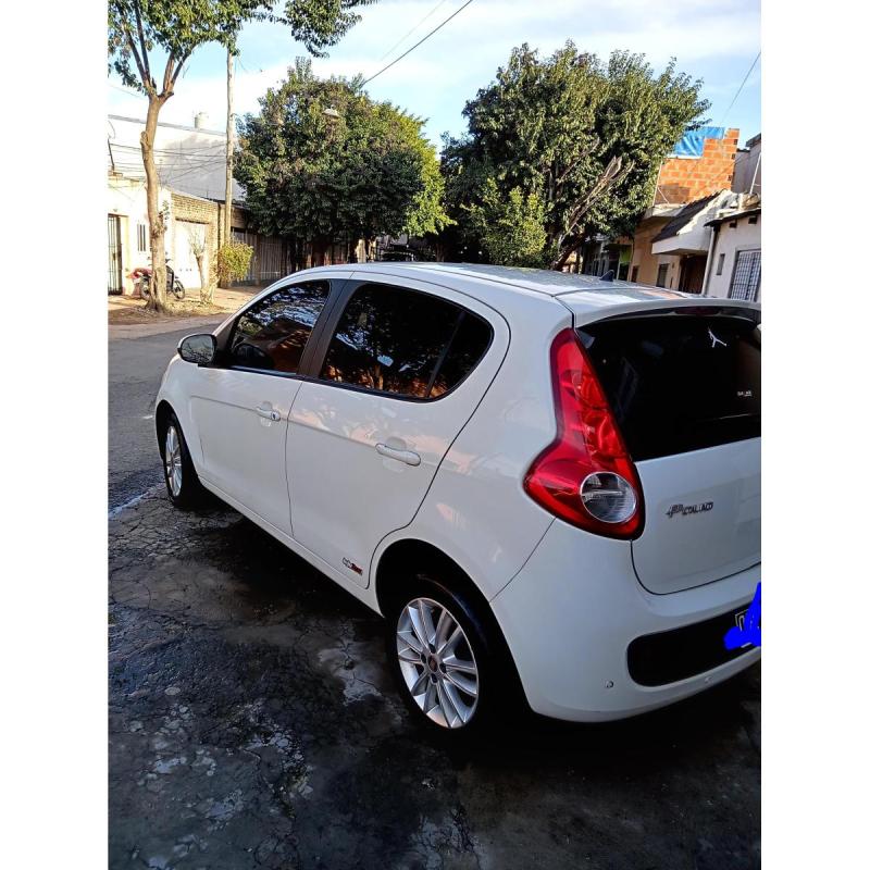 Vendo fiat palio essence  modelo 2015 motor 1.6 con 93.000 km