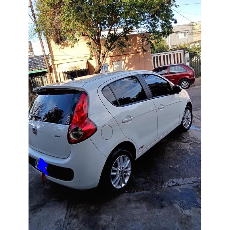 Vendo fiat palio essence modelo 2015 motor 1.6 con 93.000 km - 3