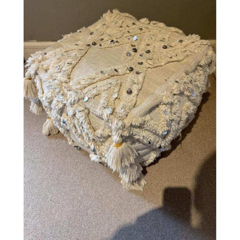 Puff decorativo estilo boho SOL PALOU – Excelente estado