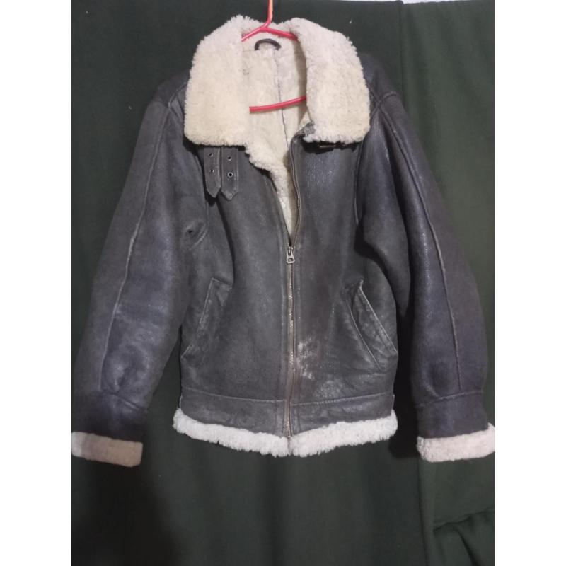 Campera de cuero con corderito