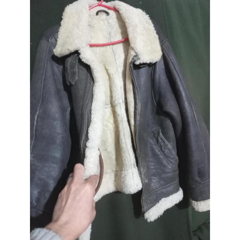 Campera de cuero con corderito - 4