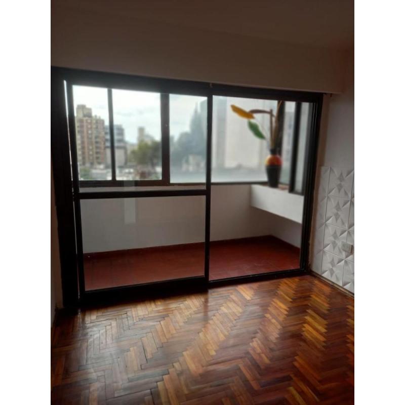 En venta departamento amplio balcon -