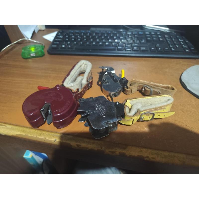 Antiguas máquinas textiles para anudar