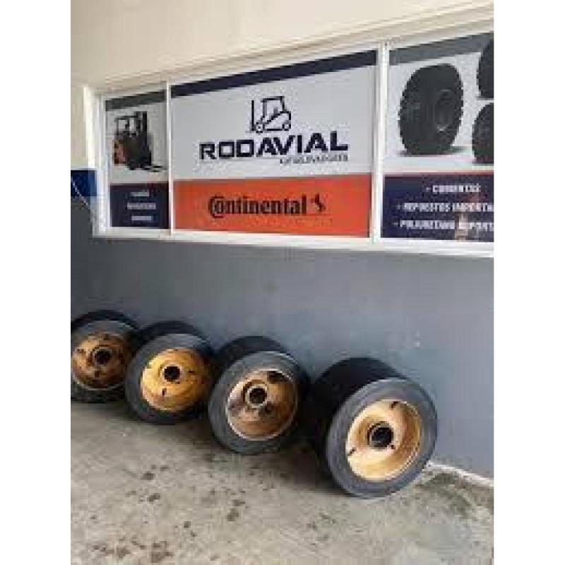 Cubierta maciza 10x16 minicargadora  sfm.rodavial