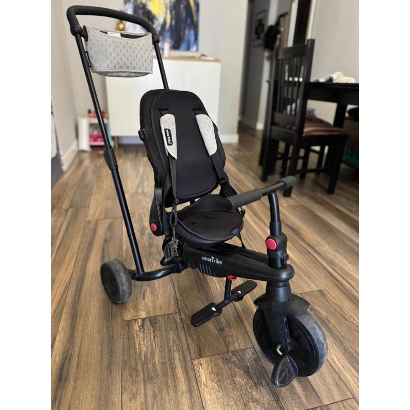 Triciclo SmarTrike color negro - Evolutivo y multifunción - fdbz