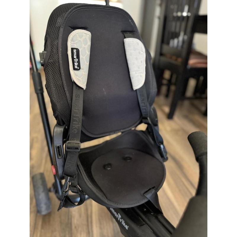 Triciclo SmarTrike color negro - Evolutivo y multifunción - fdbz - 2