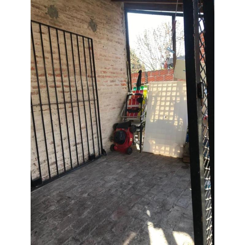 Terreno con mejoras en Ezeiza, se puede financiar hasta el 40% sin interes