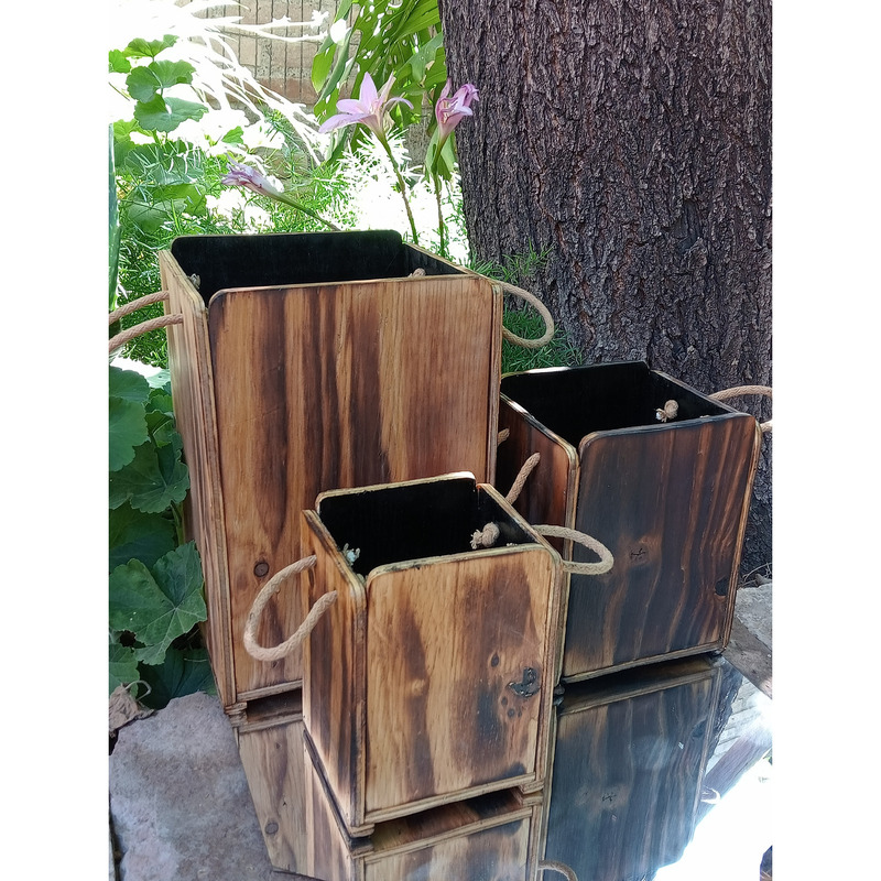 Macetas artesanales de madera