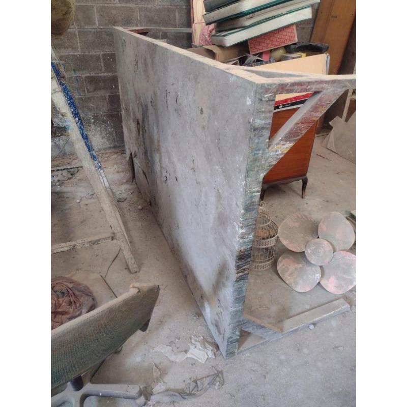 Vendo mesa de trabajo industrial de hierro muy resistente