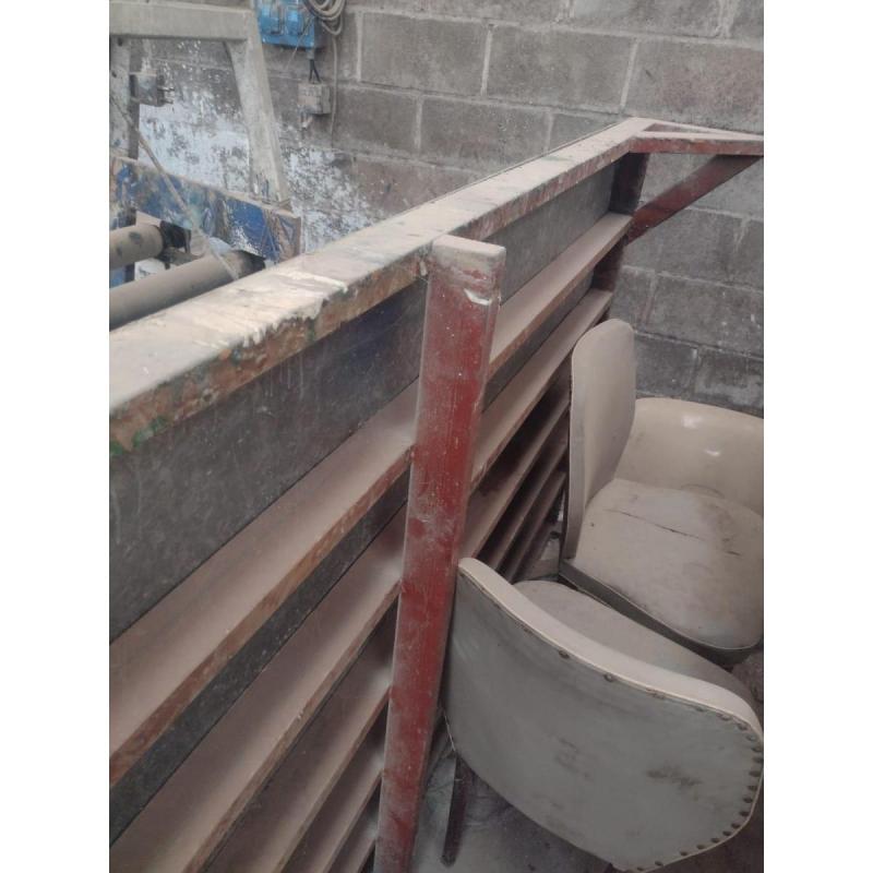 Vendo mesa de trabajo industrial de hierro muy resistente - 4